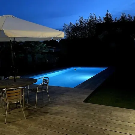 Maison Climatisee Avec Piscine. Holiday home Merignac (Gironde)