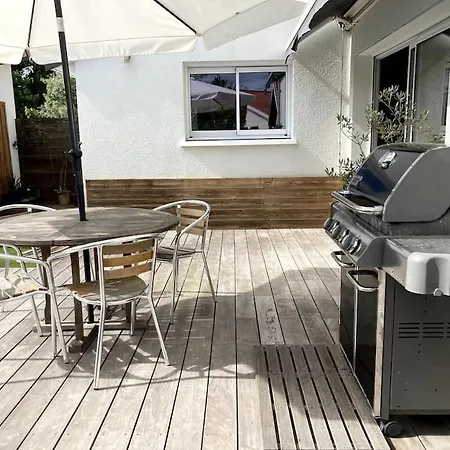 Maison Climatisee Avec Piscine. Holiday home Merignac (Gironde)